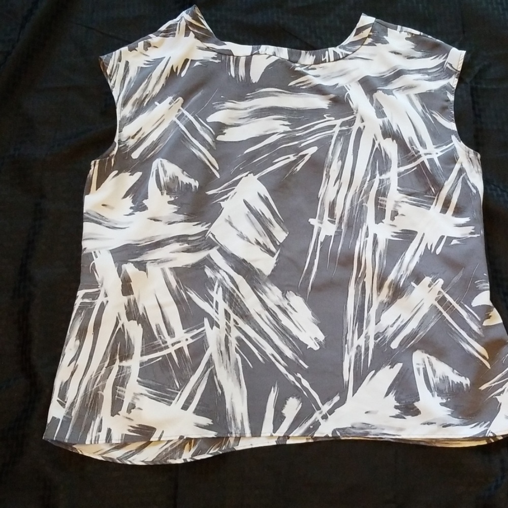 Vera wang sleeveless blouse XL